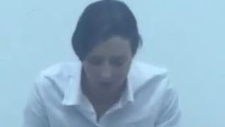 Учительница хуесоска в колледже берёт в рот дилдо и учит студенток делать минет